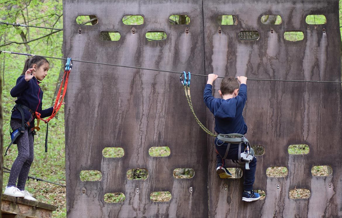 parcul_de_aventura_dynamis_a_gazduit_un_grup_de_20_de_elevi_din_caras_severin